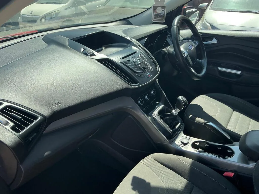 2015 Ford Kuga thumbnail 9