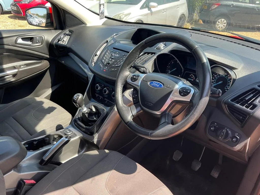 2015 Ford Kuga thumbnail 10