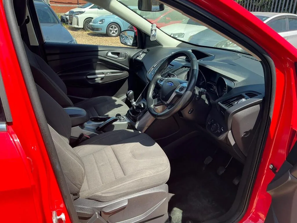 2015 Ford Kuga thumbnail 12